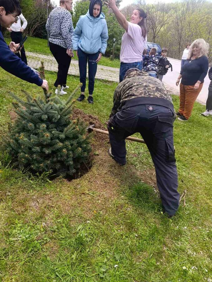Млади природозащитници от София оставиха своята "зелена следа" в парк Ксилифор