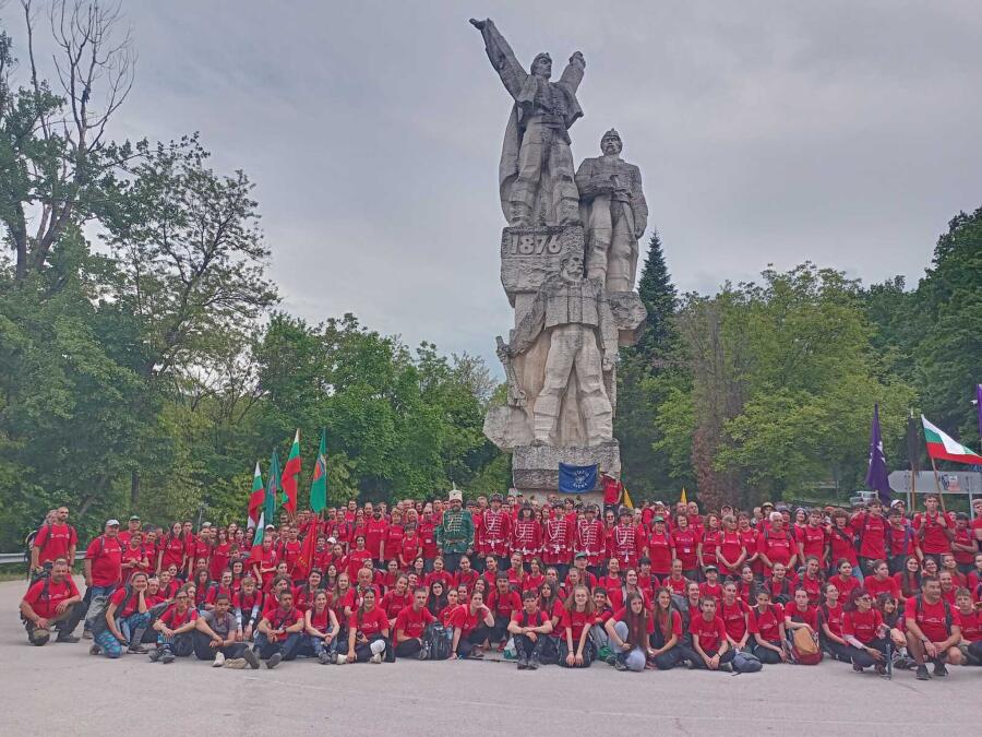 Юношеският туристически клуб при ТД "Трапезица-1902" по "Пътя на четата на поп Харитон и Бачо Киро"