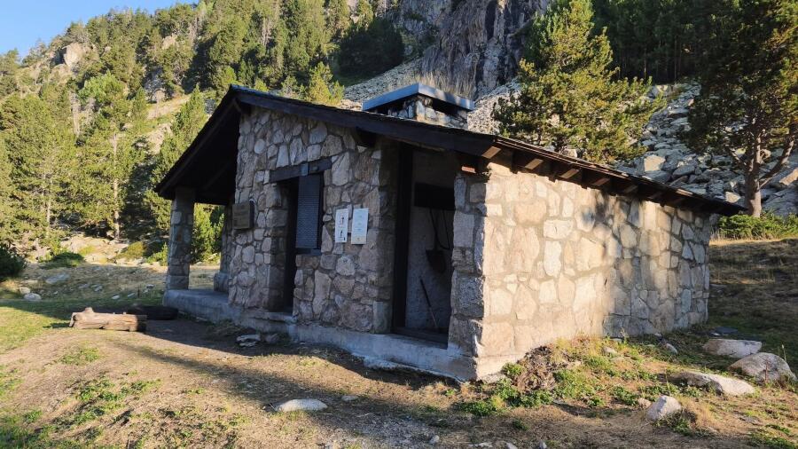 Планинари от ТД „Трапезица-1902“ на трек в Пиренеите